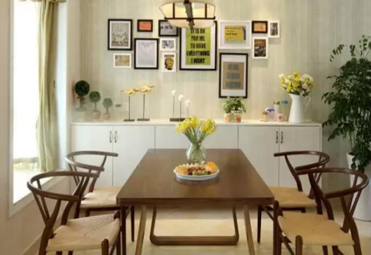 餐厅照片墙装修效果图，照片墙也能用来装饰客厅?