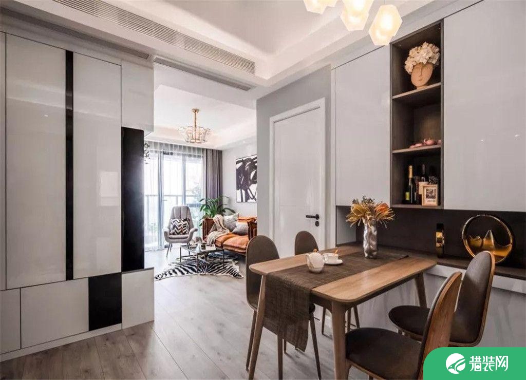 乌鲁木齐85平方现代简约装修风格，客厅很有格调！