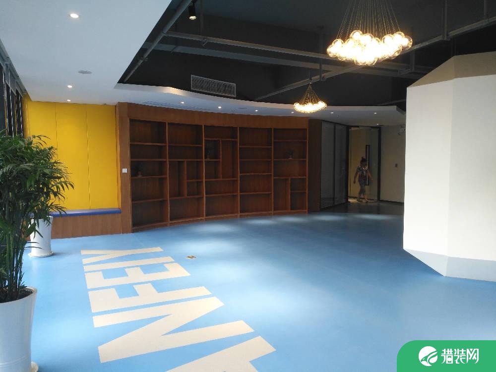 杭州现代与中式结合装修，打造独特的办公空间