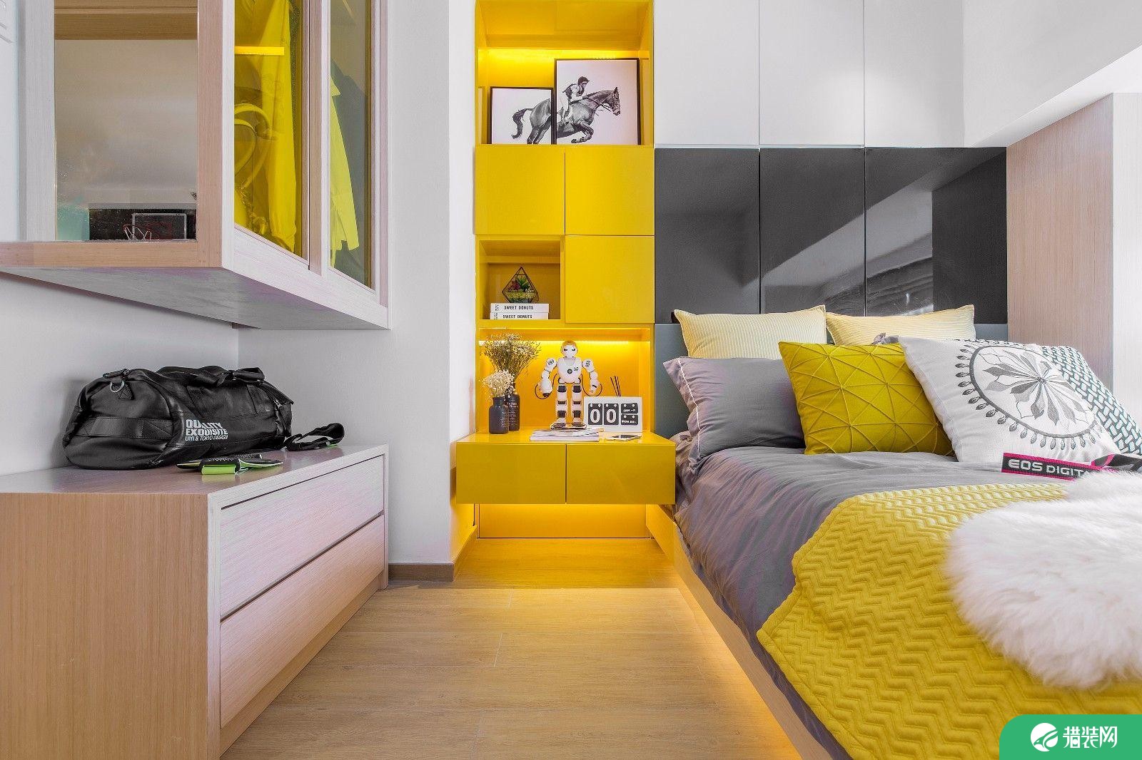 福州62平米现代简约小复式装修，温馨舒适，一抹柠檬黄点亮了整个家