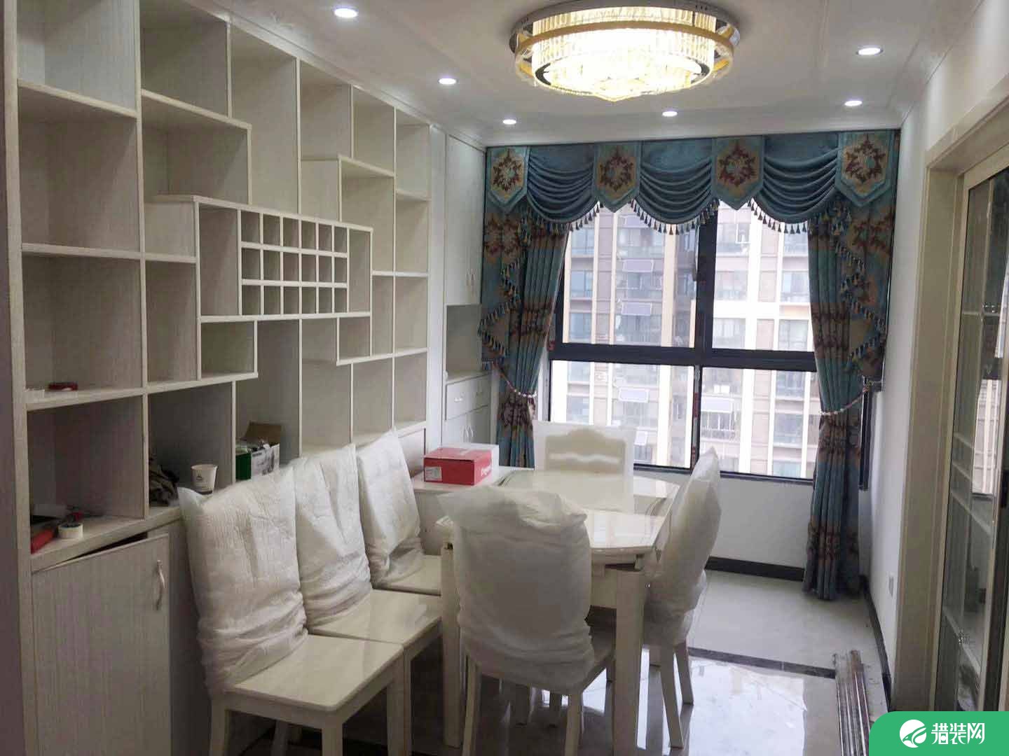 武汉联投龙湾三期工地简约三居室装修设计
