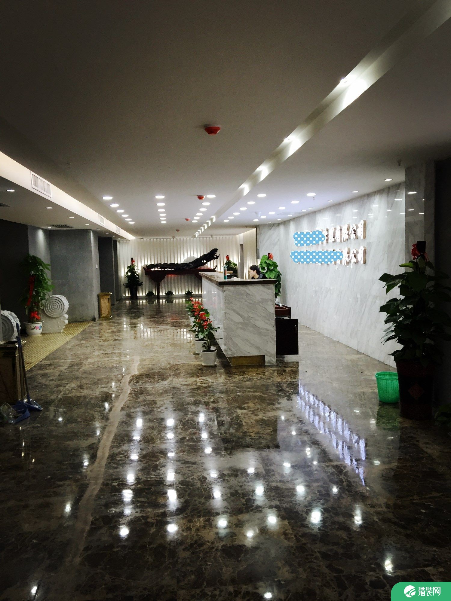 长沙万坤图商业广场中式办公室装修效果图