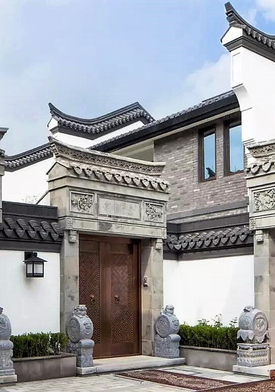中式别墅，大门都这样气派，能不能低调一些！