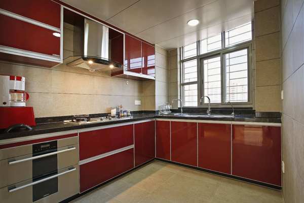 大红色晶钢厨房橱柜装修效果图