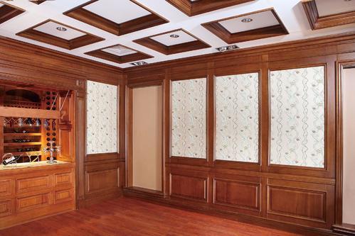 20平米客厅原木护墙板装修效果图