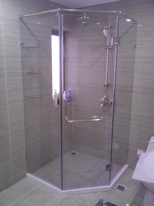13平米卫生间现代风格浴室门隔断装修效果图