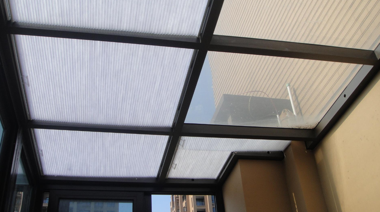 112平米阳台天窗窗帘装修效果图