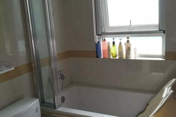 15平米卫生间现代风格卫浴隔断装修效果图