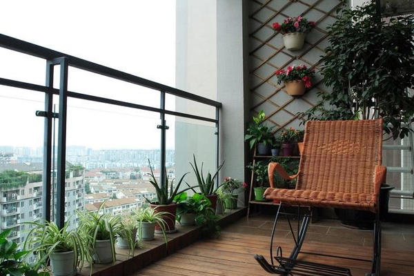 古典舒适的小阳台装修实景效果图