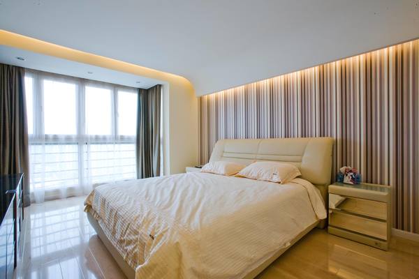 120平米两居室现代风格床头壁纸装修效果图