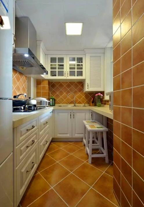 98平米两居室现代风格厨房橱柜瓷砖装修效果图