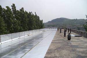 屋顶防水补漏用什么材料最好 屋顶防水补漏一平方价格是多少