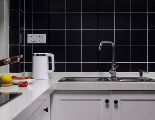 9平米黑白瓷砖厨房装修效果图