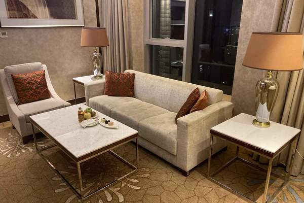 130平现代风格客厅沙发隔断装修效果图