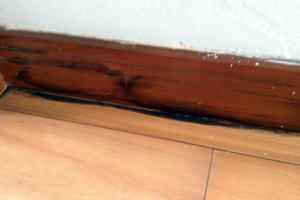 木地板潮湿底部发霉怎么处理 如何去除木地板的霉味 木地板发霉恢复妙招