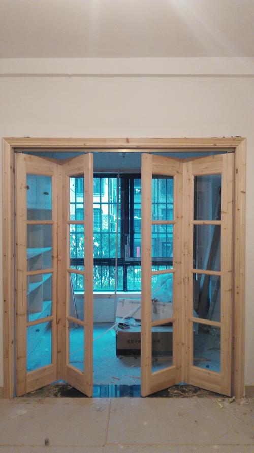90平米两居室阳台门木质隔断装修效果图