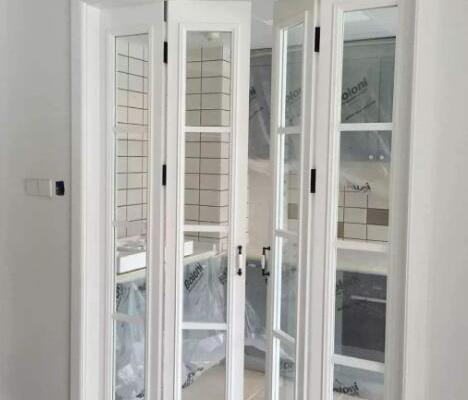120平米三居室简欧风格卫生间折叠门装修效果图