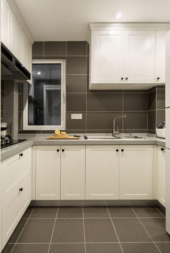 124平米三居室简约风格厨房橱柜瓷砖装修效果图