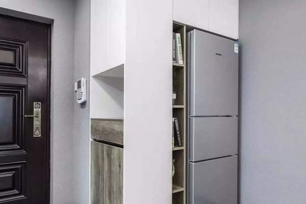 110平三居室简约风格灰色玄关柜设计效果图