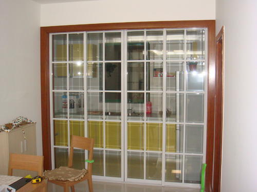跃层中式阳台厨房推拉玻璃门效果图