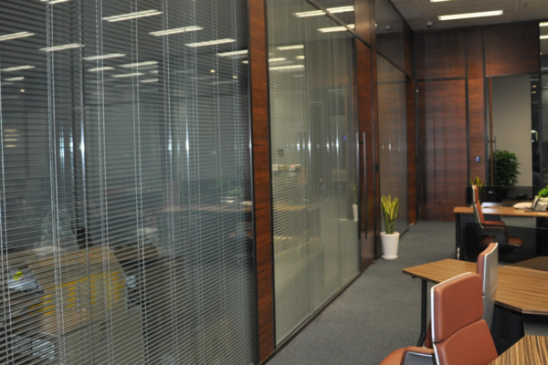 70平辦公室玻璃磚隔斷裝修效果圖