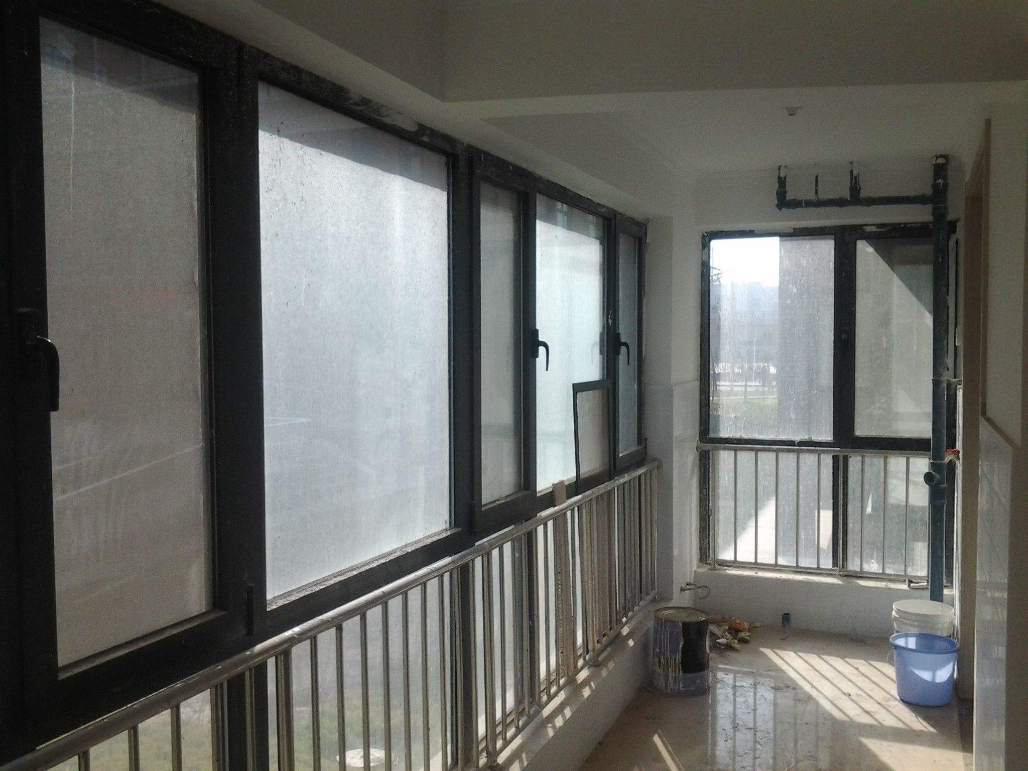 110平米现代风格两室一厅客厅阳台玻璃窗装修效果图