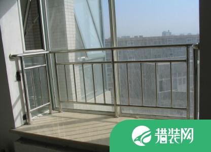 9平米阳台不锈钢门窗装修效果图
