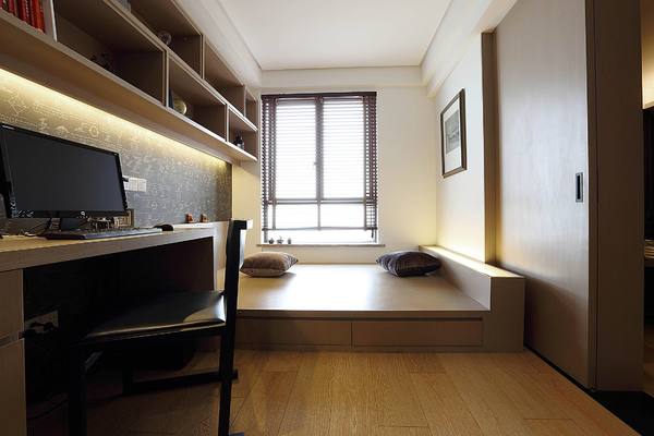 70平两居室现代原木风格10平小卧室榻榻米装修效果图