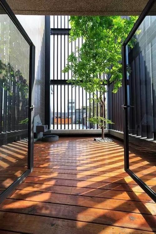 6平米防腐木阳台花园装修效果图