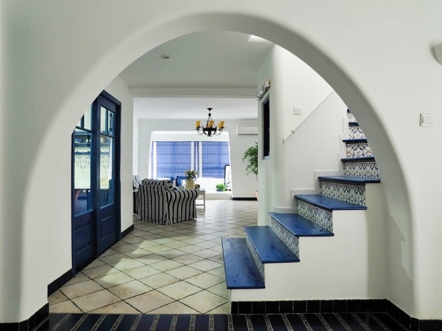 地中海风格经典蓝色复式楼梯装修效果图