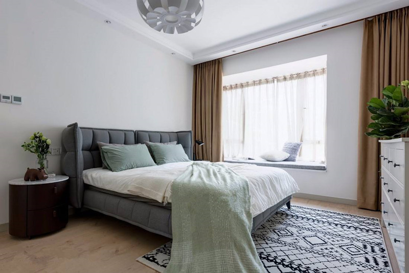 105平米卧室现代简约飘窗窗帘装修效果图