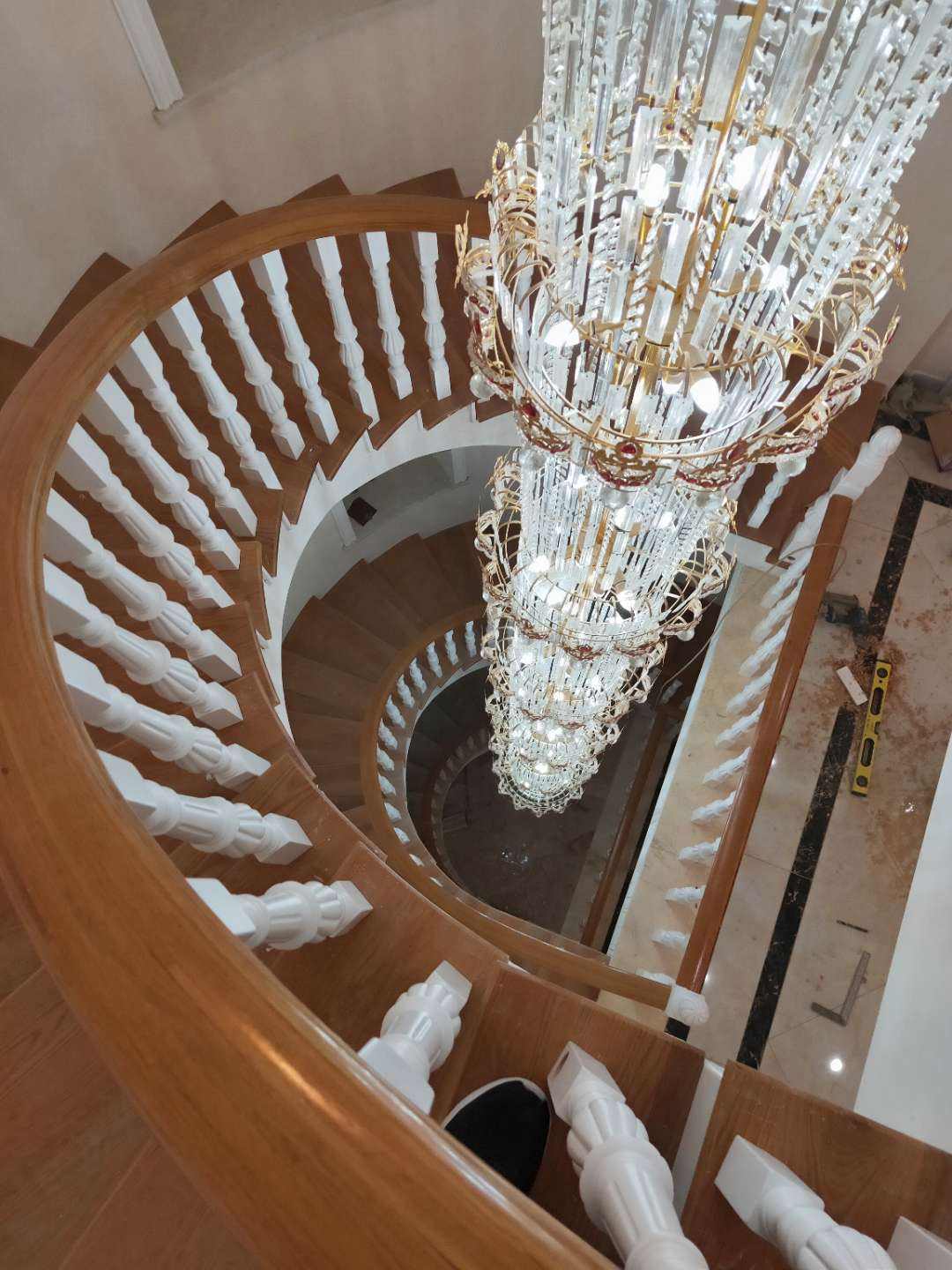 欧式风格别墅楼梯井装修效果图