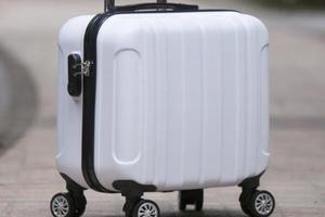 飞机行李箱多大不用托运 20寸箱子不让上飞机 免费托运行李箱多少寸