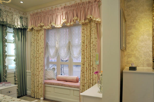 粉色稚嫩的卧室田园风窗帘效果图