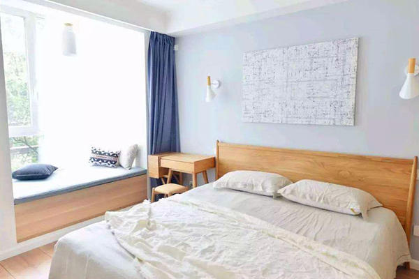 110平米卧室现代简约飘窗窗帘装修效果图
