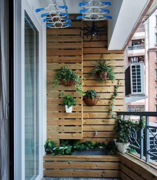 9平米防腐木花园阳台装修效果图