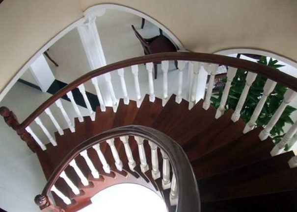 视觉的完美体验：家用式旋转楼梯装修效果图