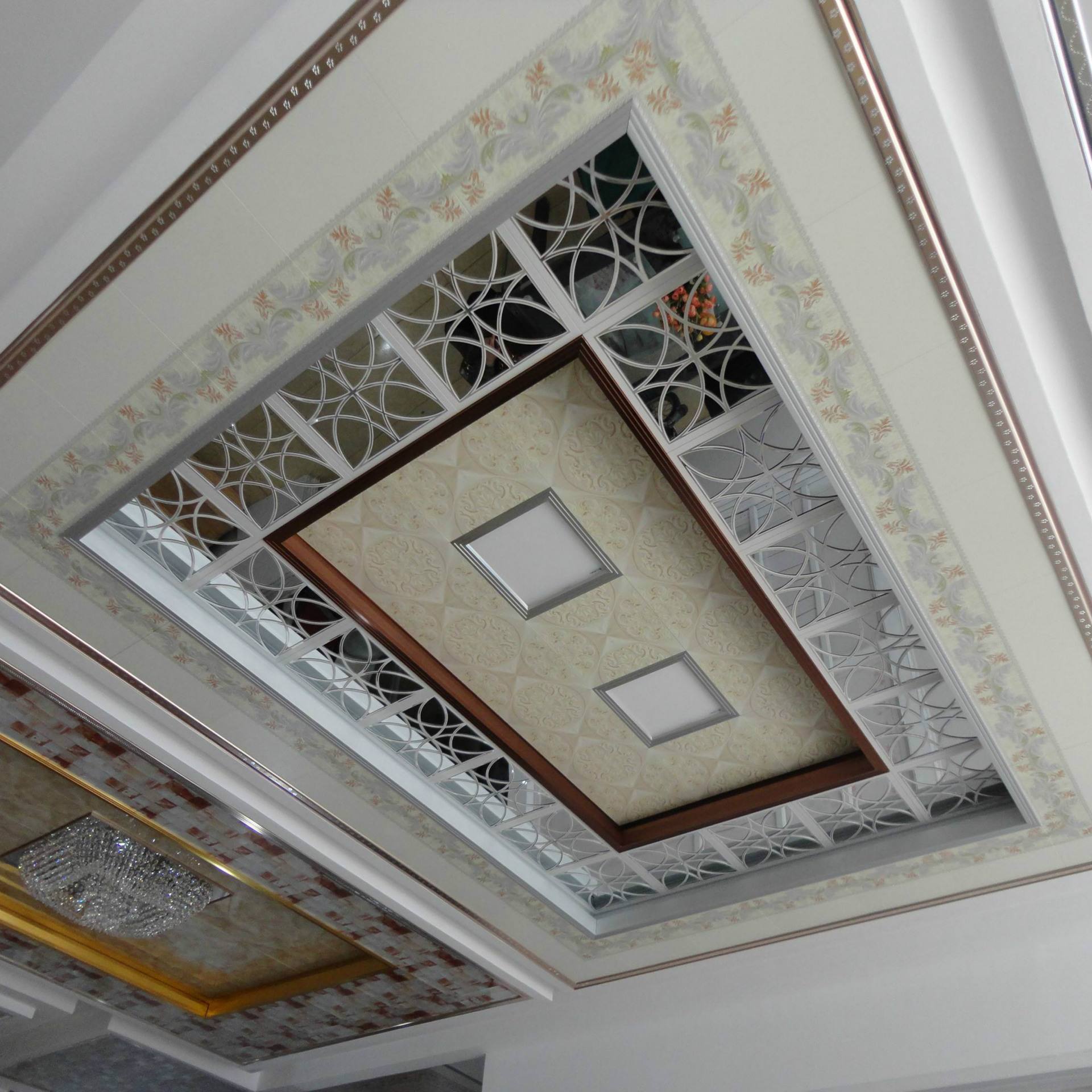 100平米现代客厅双层石膏板错层吊顶造型效果图