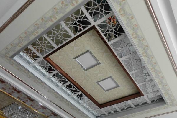 100平米现代客厅双层石膏板错层吊顶造型效果图
