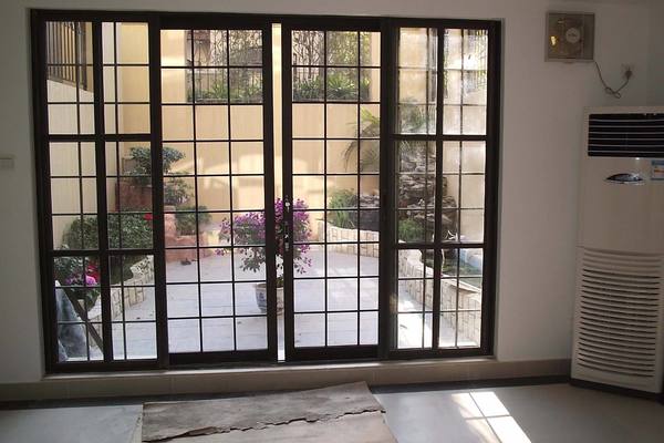170平中式别墅客厅阳台玻璃窗装修效果图