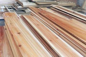 杉木板材和松木板材哪個好 杉木板材的優缺點 杉木板材價格多少一張