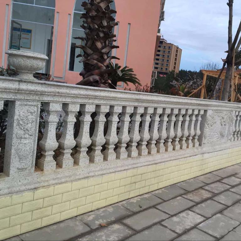 现代简欧风格罗马柱围墙栏杆装修效果图