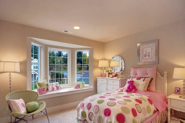 粉色女性小卧室田园飘窗装修效果图