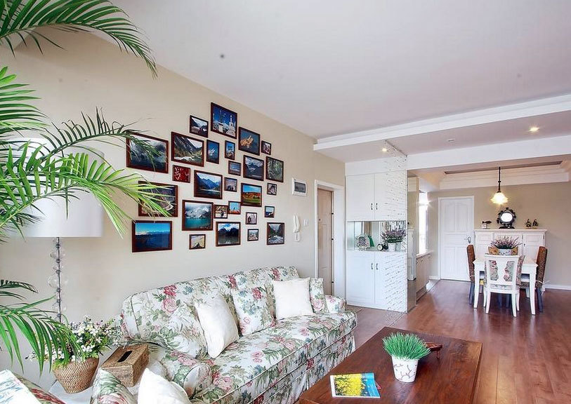 精美不规则形状的田园客厅照片墙装修设计效果图