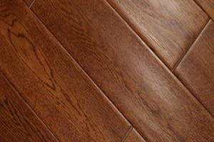 多层木地板和强化木地板哪种好 多层木地板甲醛严重吗
