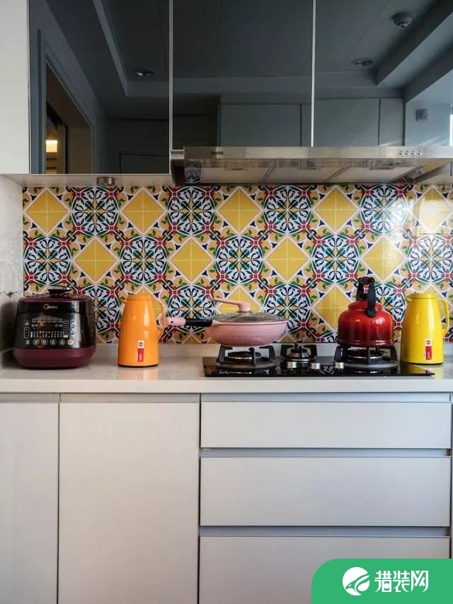 厨房小花砖铺贴效果图之墙面花砖