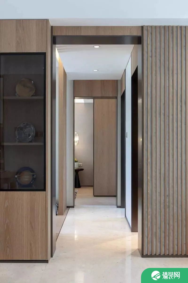 三居室现代简约走廊装修效果图