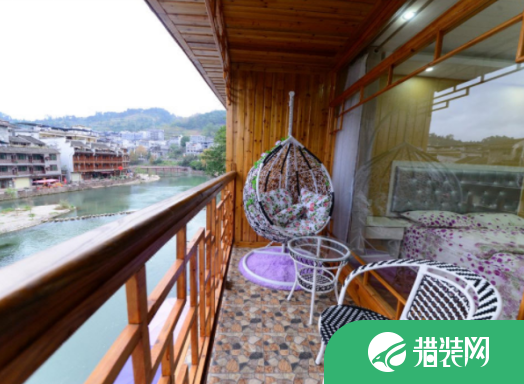 江景房阳台装修效果图，尽情欣赏大自然的美景!