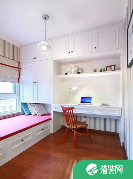 带榻榻米的衣柜装修效果图，教你如果高效利用房屋空间!