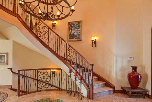 别墅楼梯的灯一般装在哪?如何选择安装位置？
